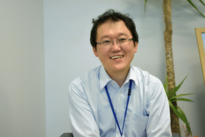 佐々本博士氏.gif