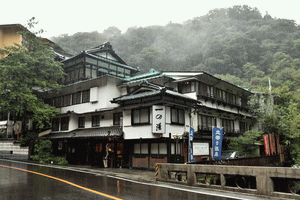 一の湯本館外観