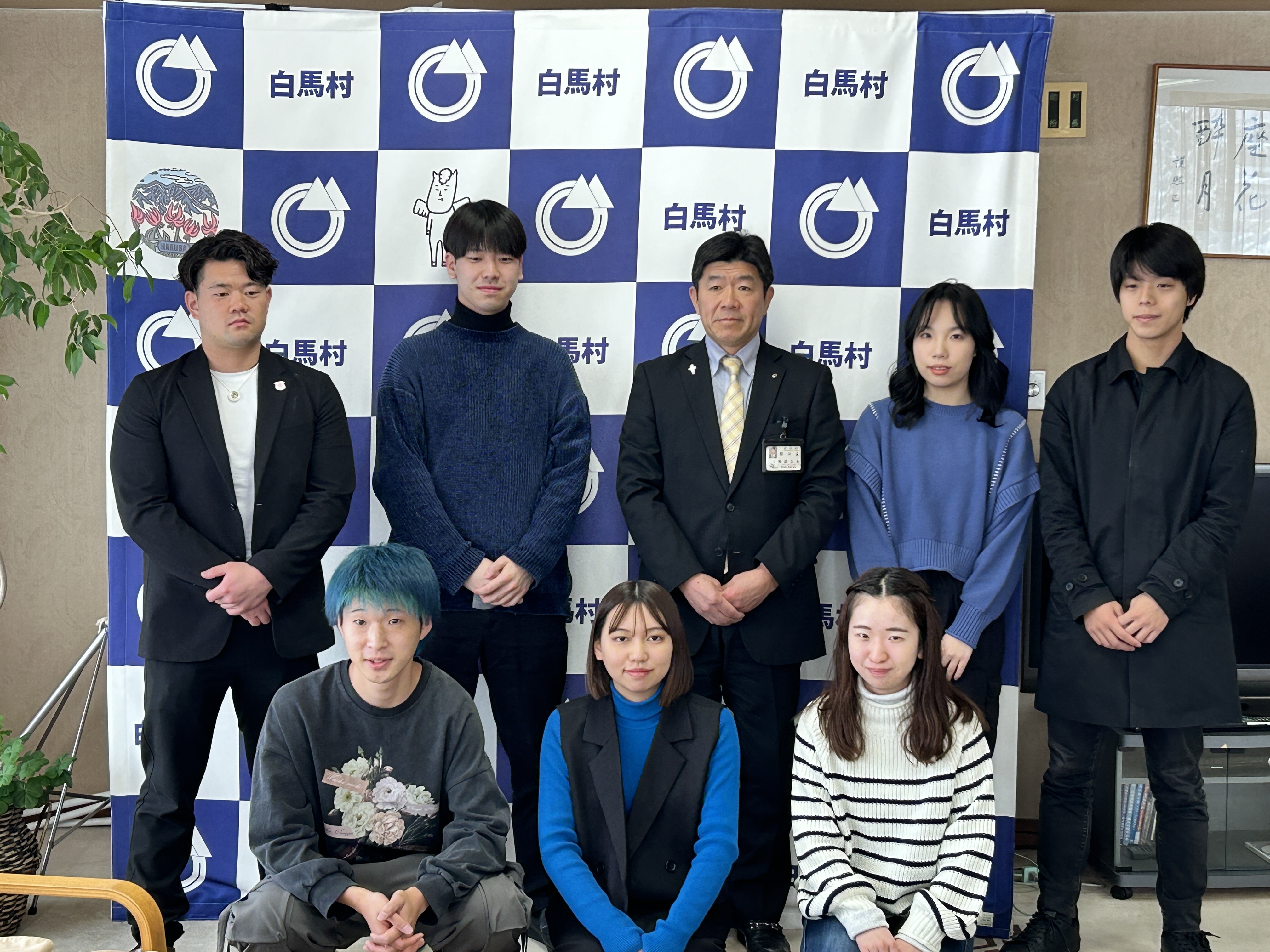 プロジェクトで訪れた白馬村と小谷村での経験が深く心に刻まれたという小橋さん（写真は白馬村役場への訪問時の様子。前列右側が小橋さん）.JPG
